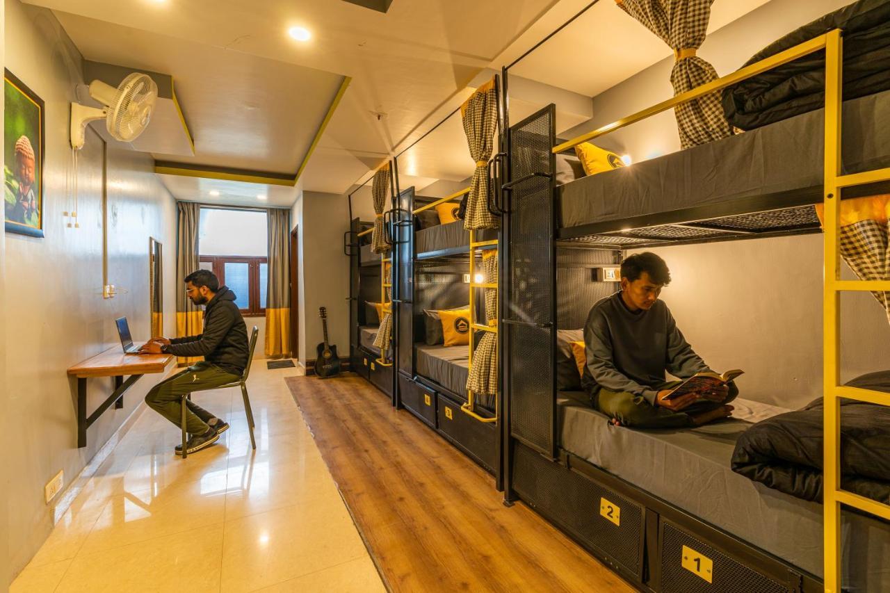The Hosteller Mcleodganj, Mall Road McLeod Ganj Eksteriør billede