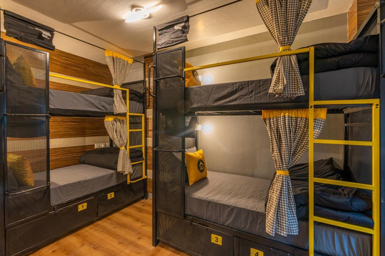 The Hosteller Mcleodganj, Mall Road McLeod Ganj Eksteriør billede