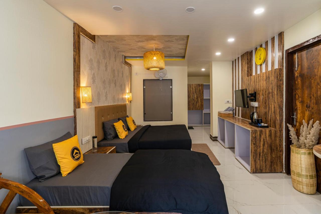 The Hosteller Mcleodganj, Mall Road McLeod Ganj Eksteriør billede