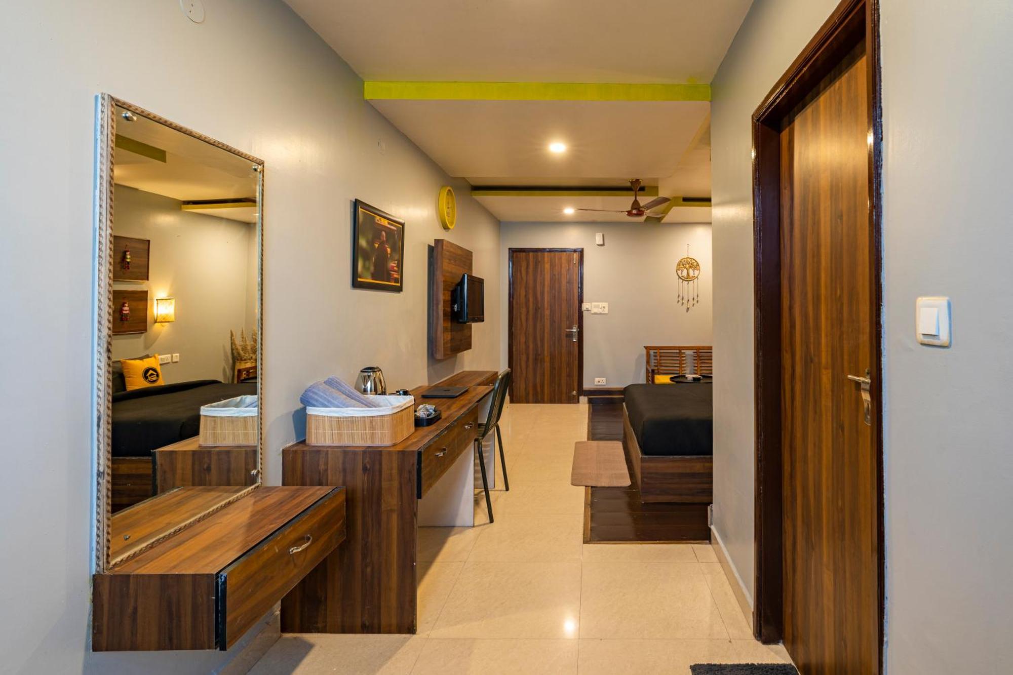 The Hosteller Mcleodganj, Mall Road McLeod Ganj Eksteriør billede